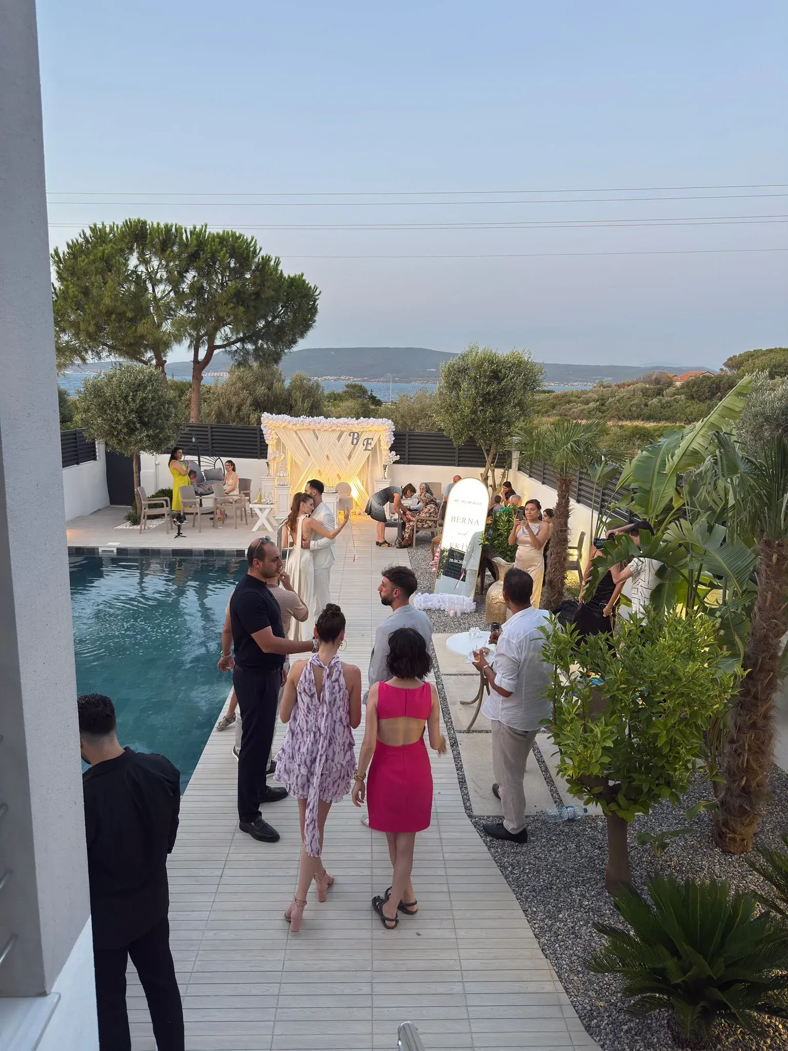 Guests arriving at engagement celebration at Villa Öz