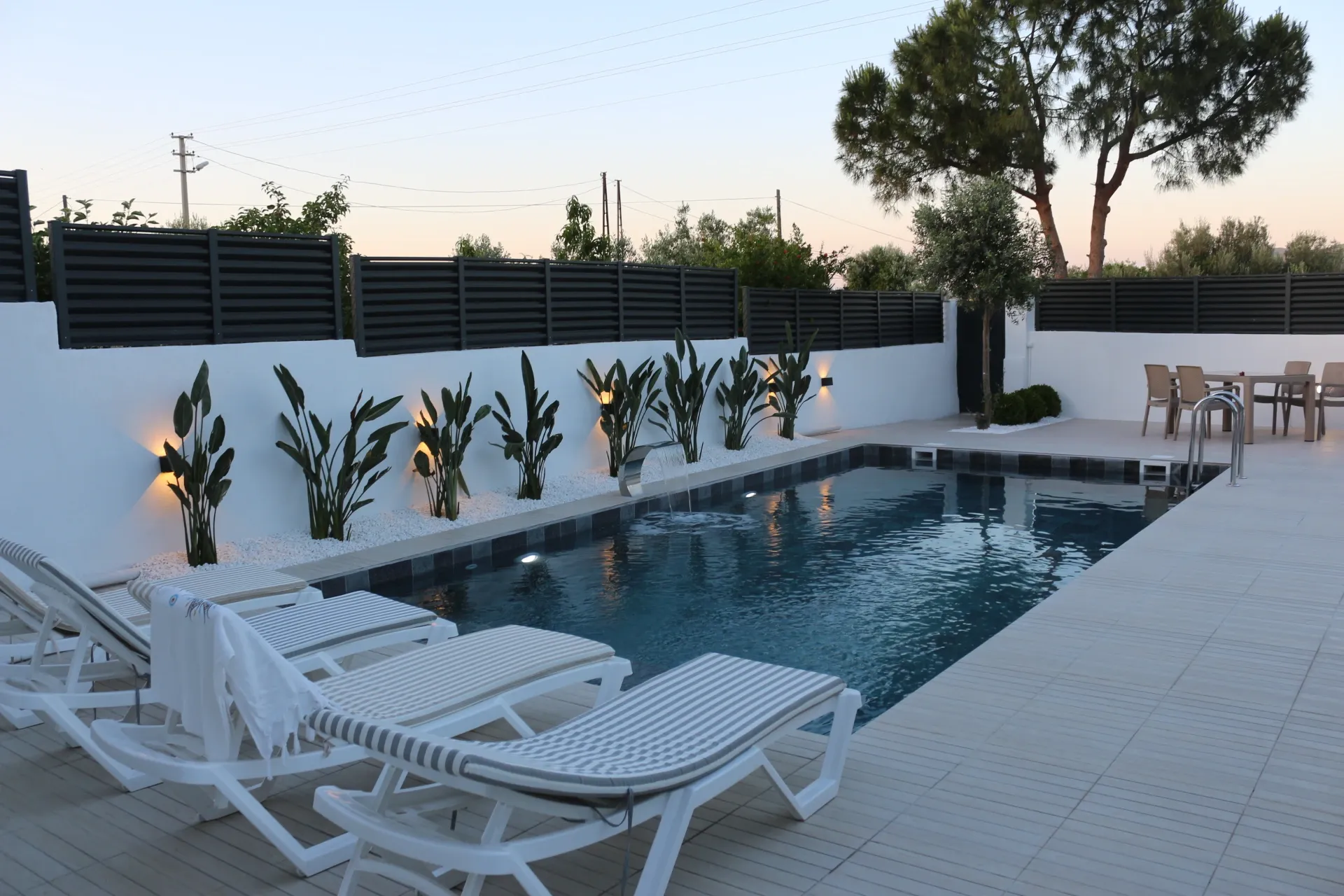 Villa Öz pool area with sun loungers